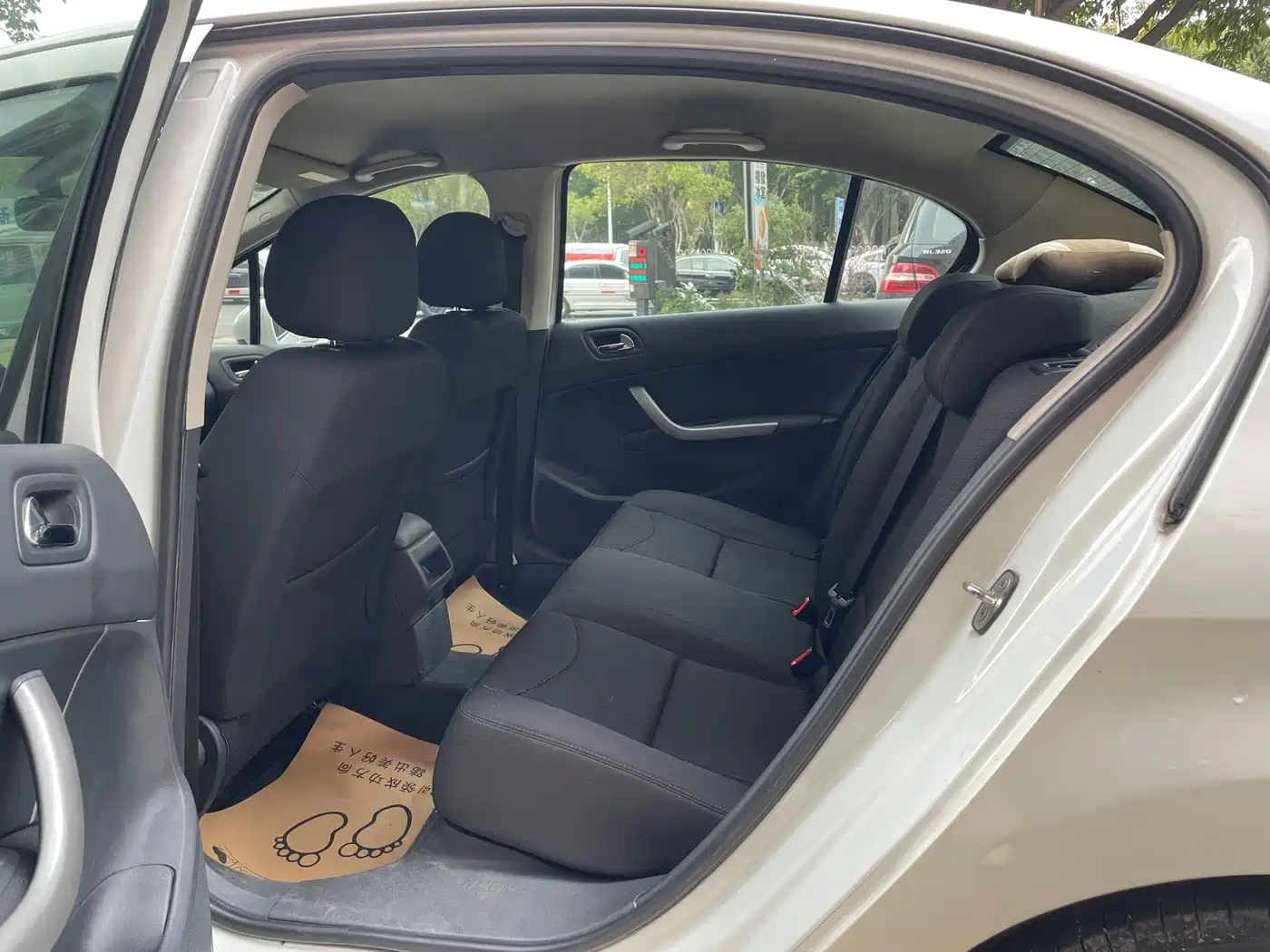 Peugeot 408 2013 2.0L Automatic Comfort Edition фото 8