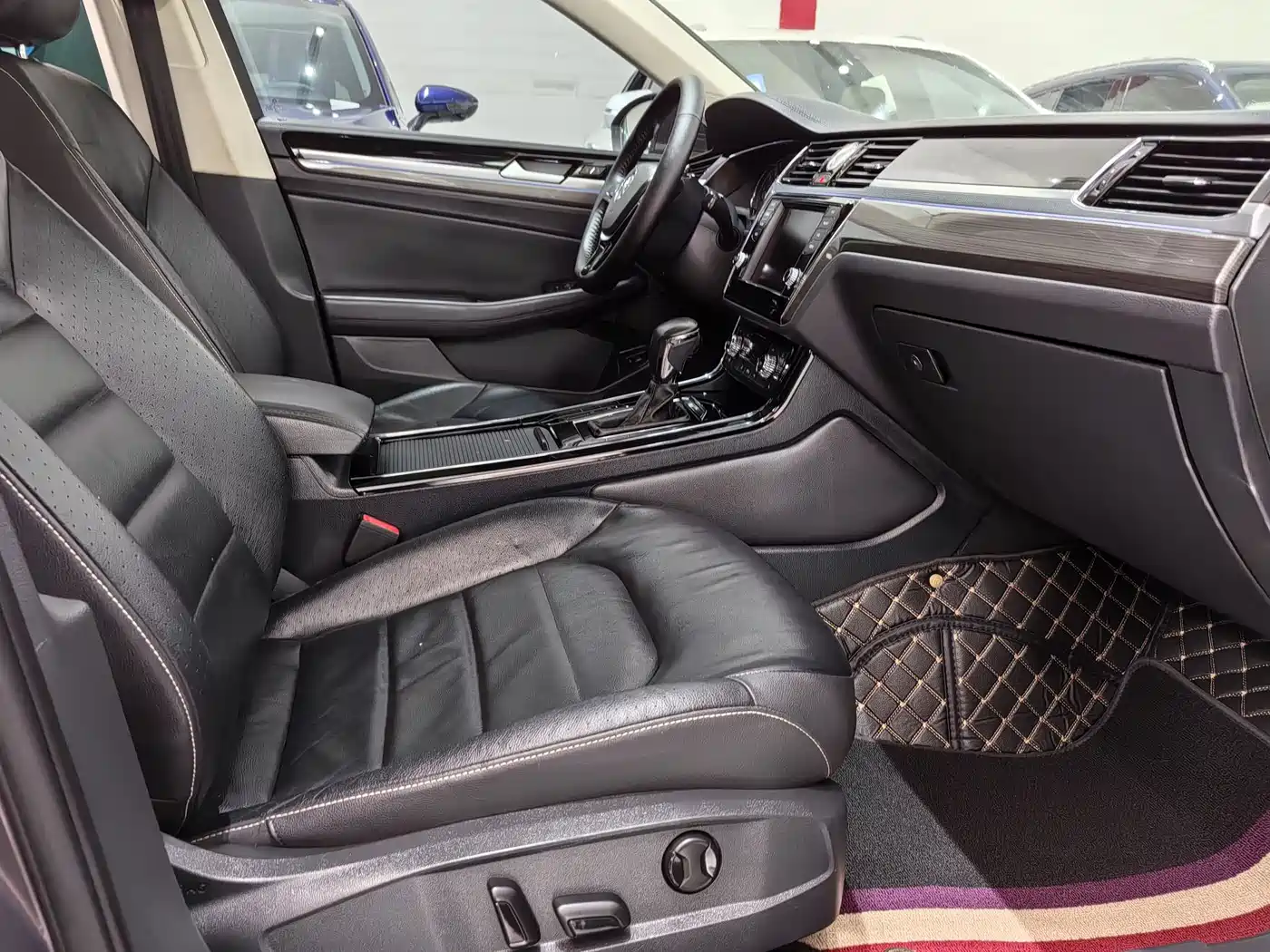 Volkswagen Phideon 2018 380TSI 2WD Business Edition фото 7