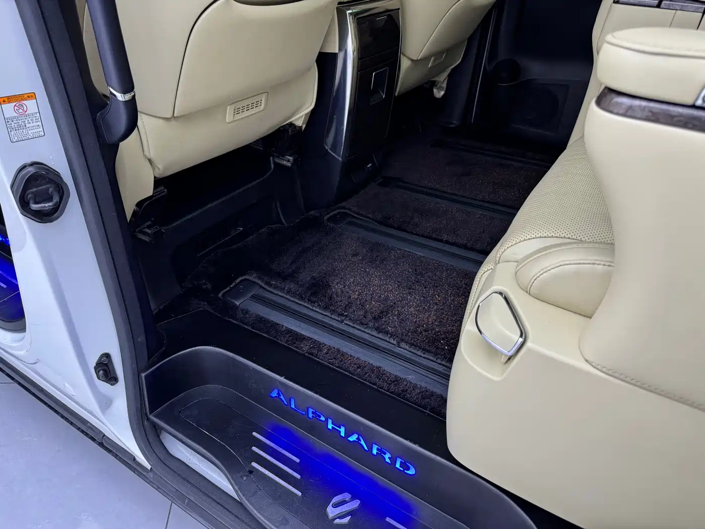Toyota Alphard 2021 Hybrid 2.5L Premium фото 6