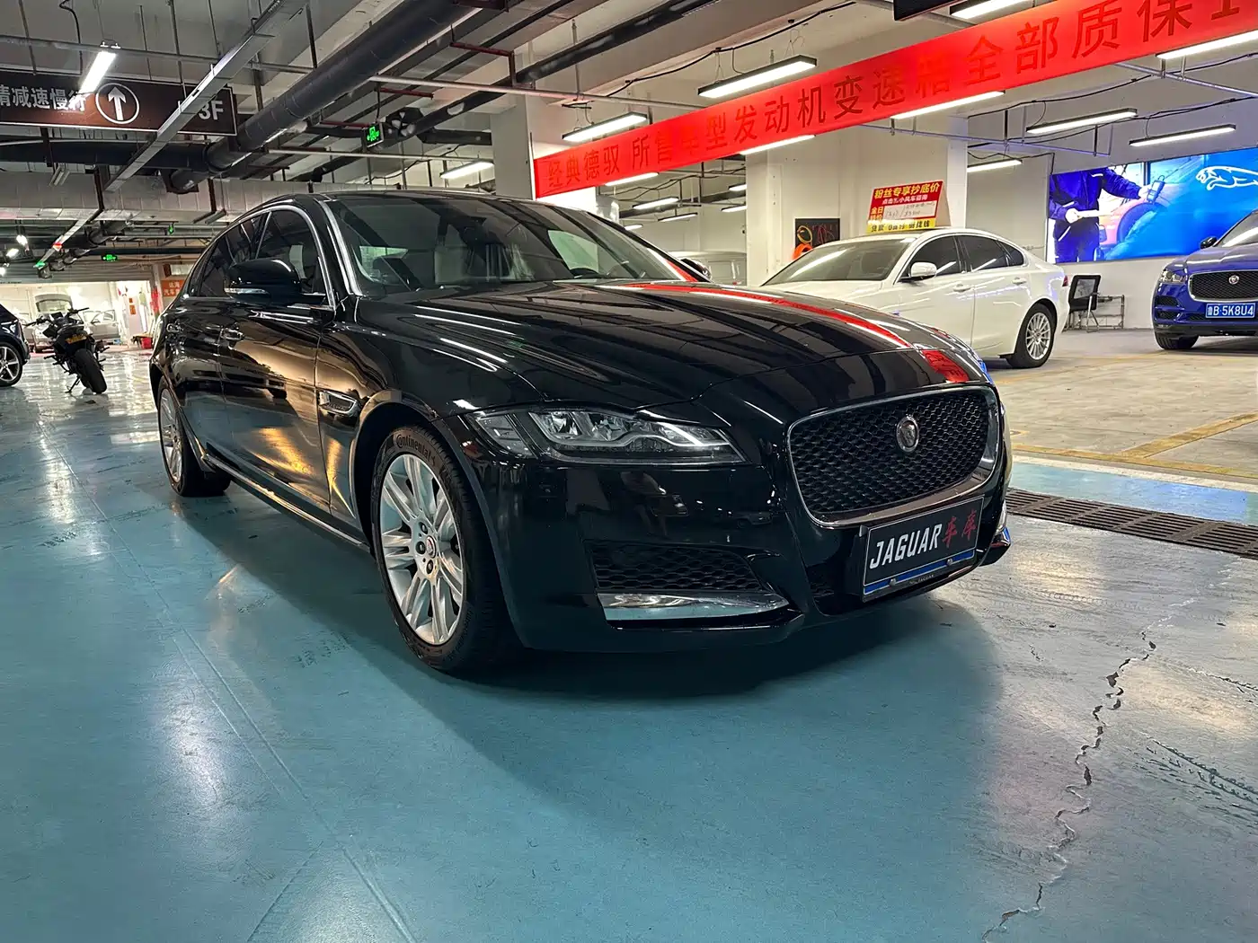 Photo 3 - Jaguar XFL