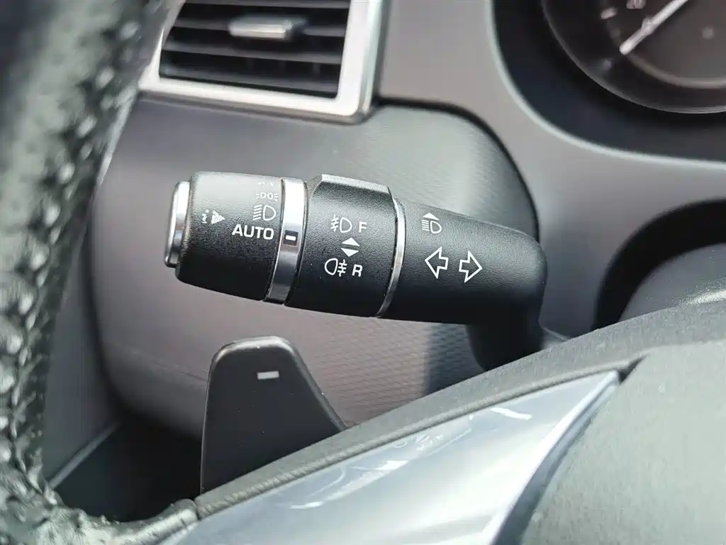 Land Rover Discovery Sport 2019 240PS SE Dynamic Edition China VI фото 19