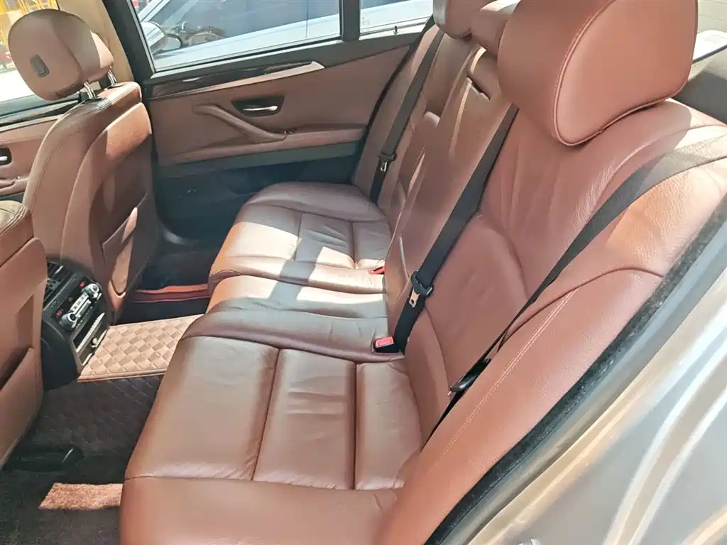 BMW 5 Series 2014 535Li Leadership фото 13