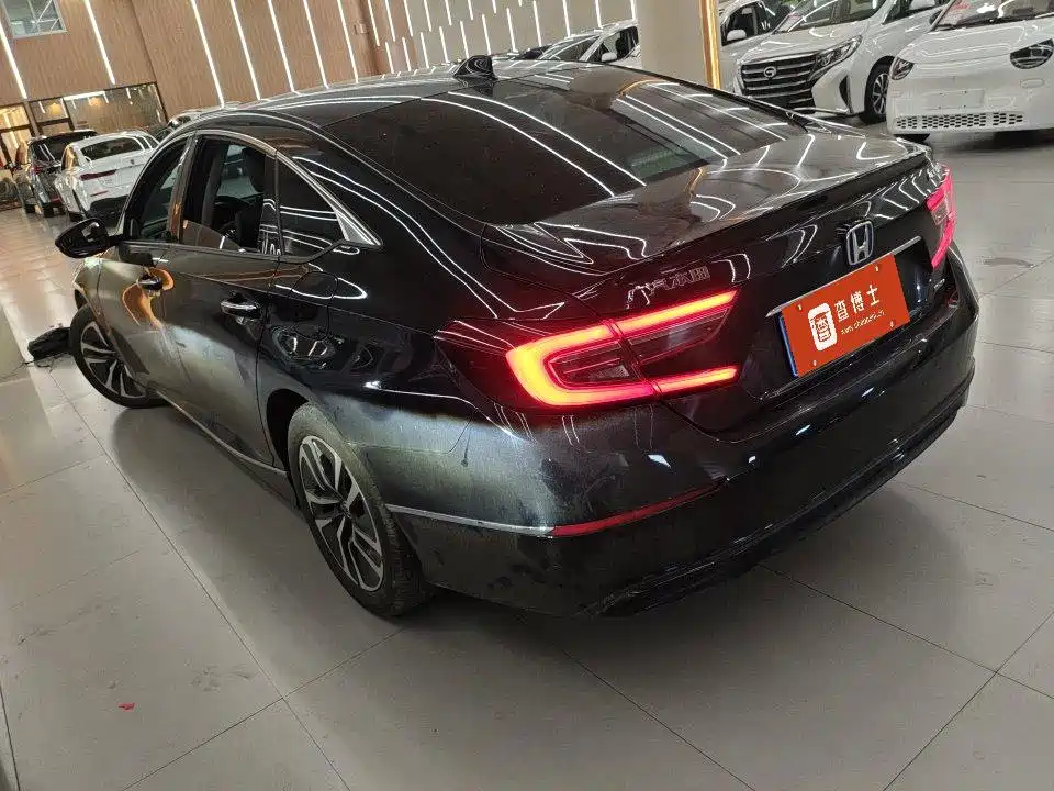 Photo 3 - Honda Accord