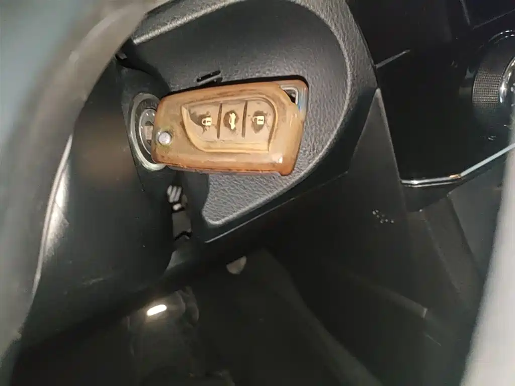 Toyota Corolla 2014 1.6L CVT GL фото 9
