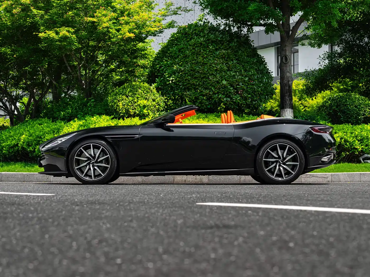 Aston Martin DB11 2023 4.0T V8 Volante фото 5