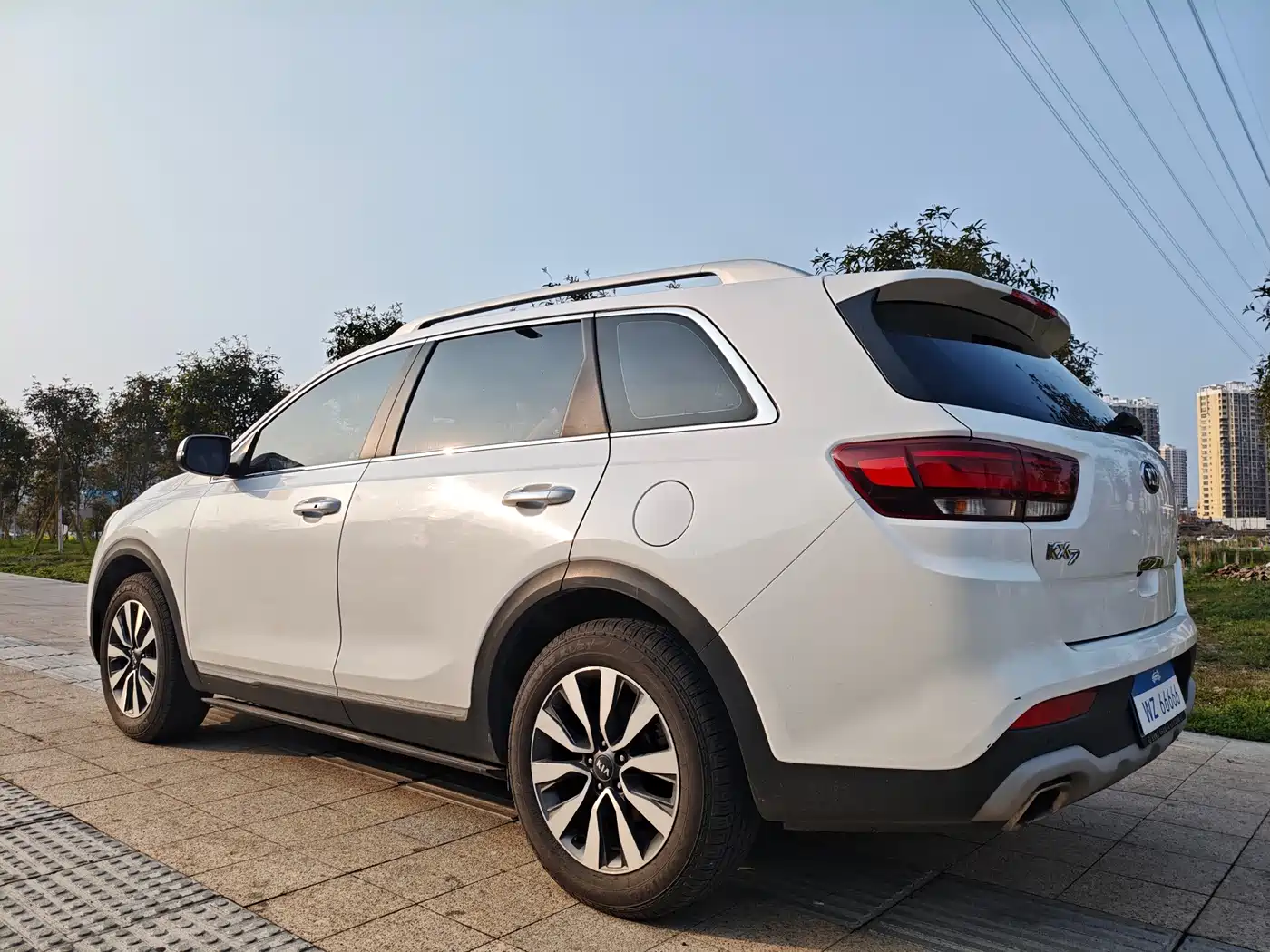 KIA KX7