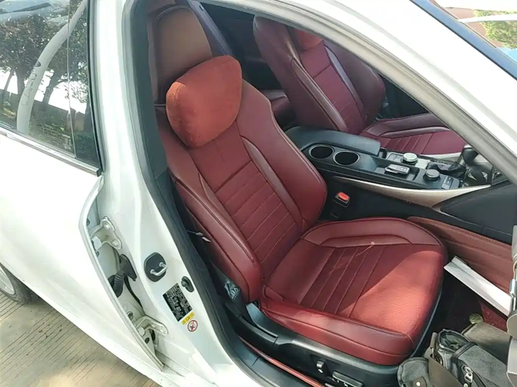Lexus IS 2015 200t F SPORT фото 25