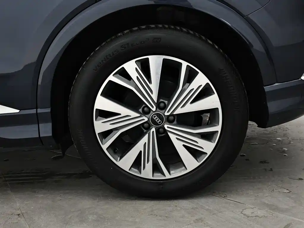 Photo 9 - Audi Q4 e-tron