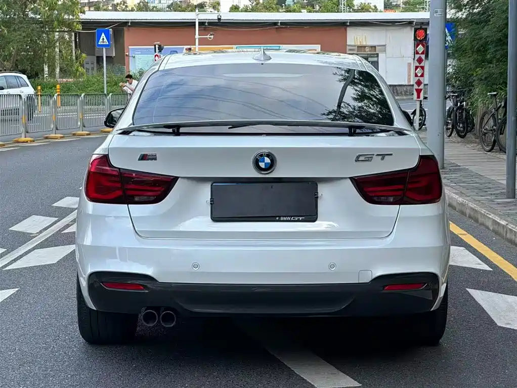 BMW 3 Series GT 2019 320i M Sport Black Night Edition фото 15