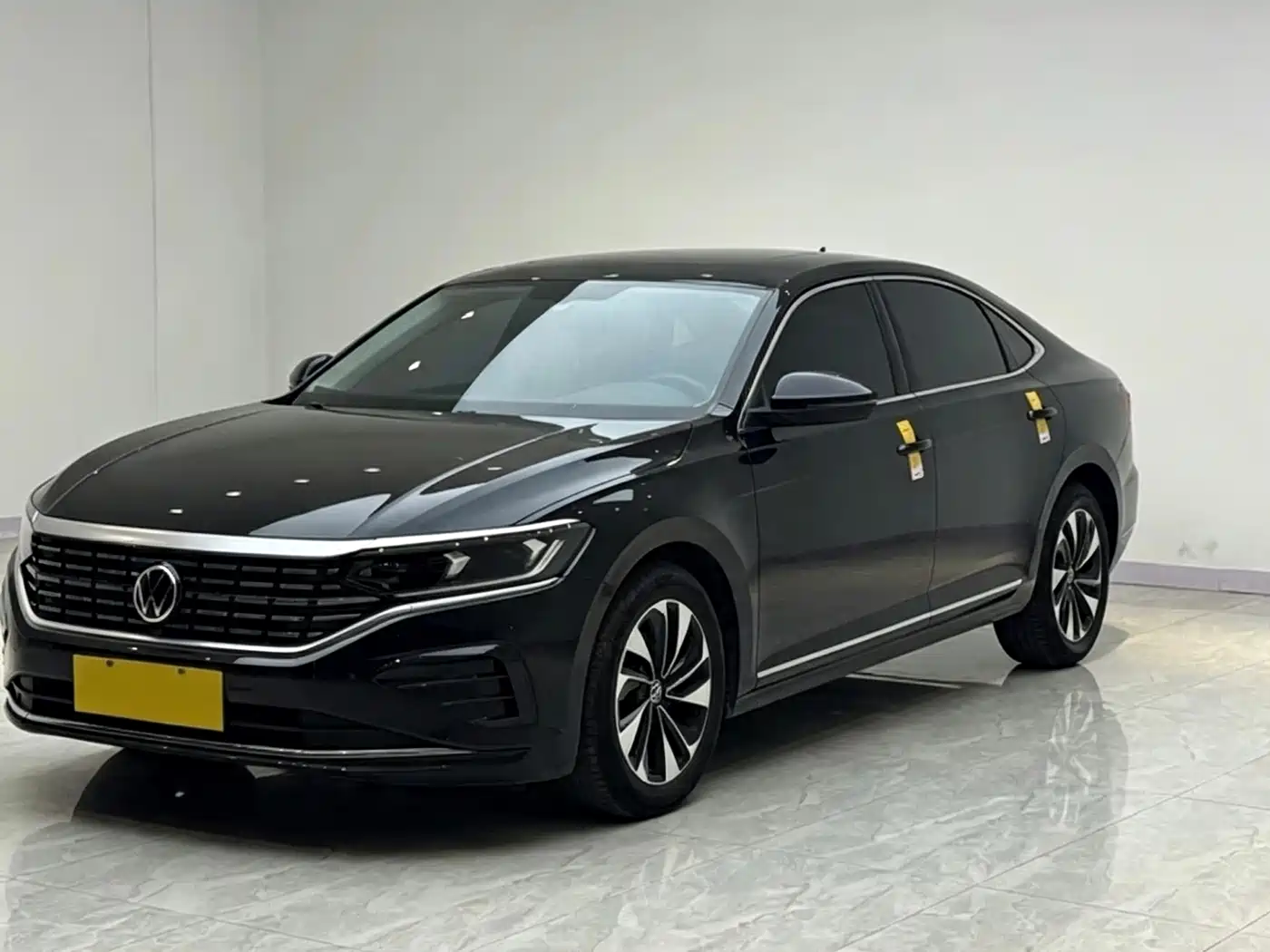 Photo 2 - Volkswagen Passat