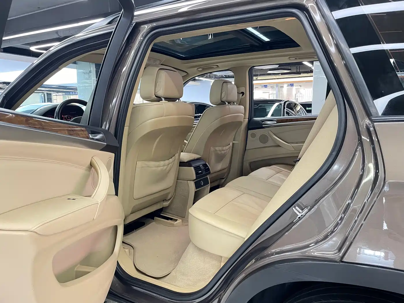 BMW X5 (Import) 2011 xDrive35i Leading Edition фото 7