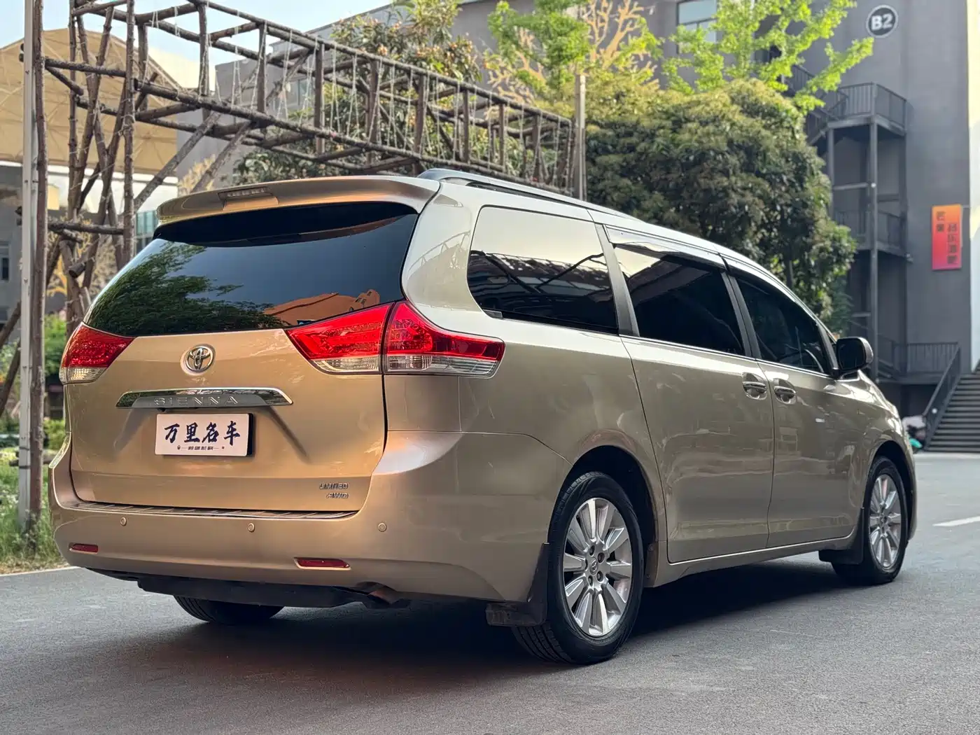 Toyota Sienna 2011 2011 3.5L 4WD Automatic