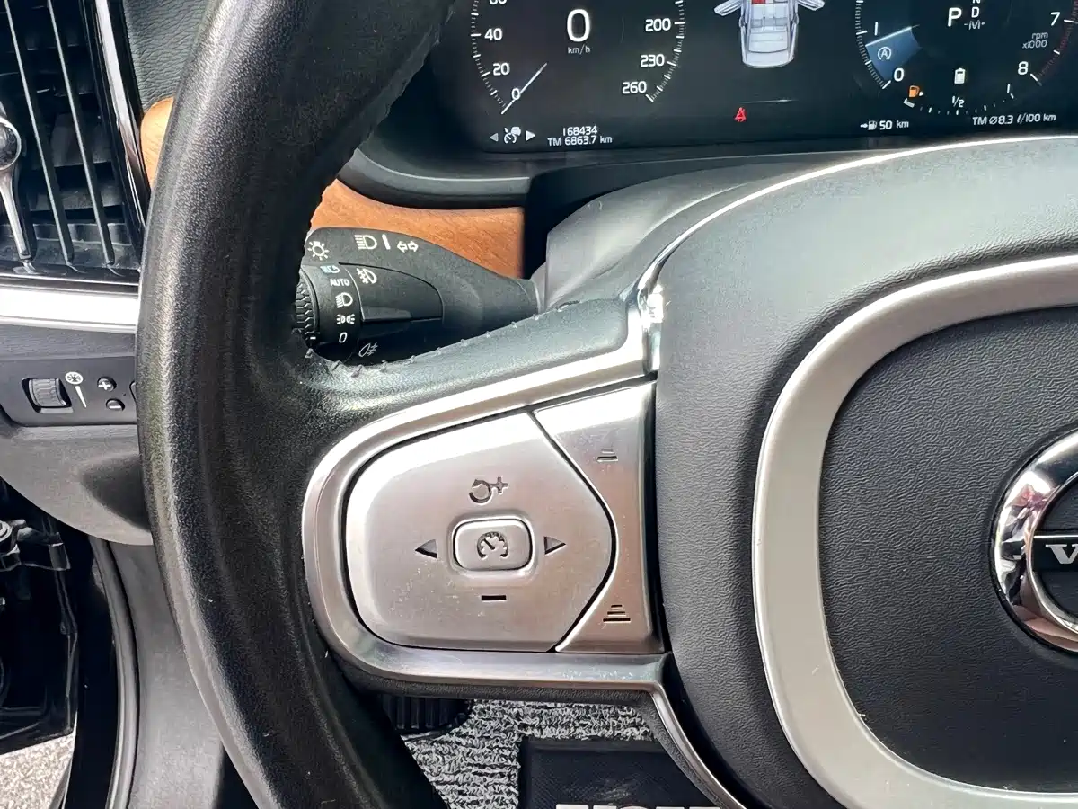 Фото 24 - Volvo S90