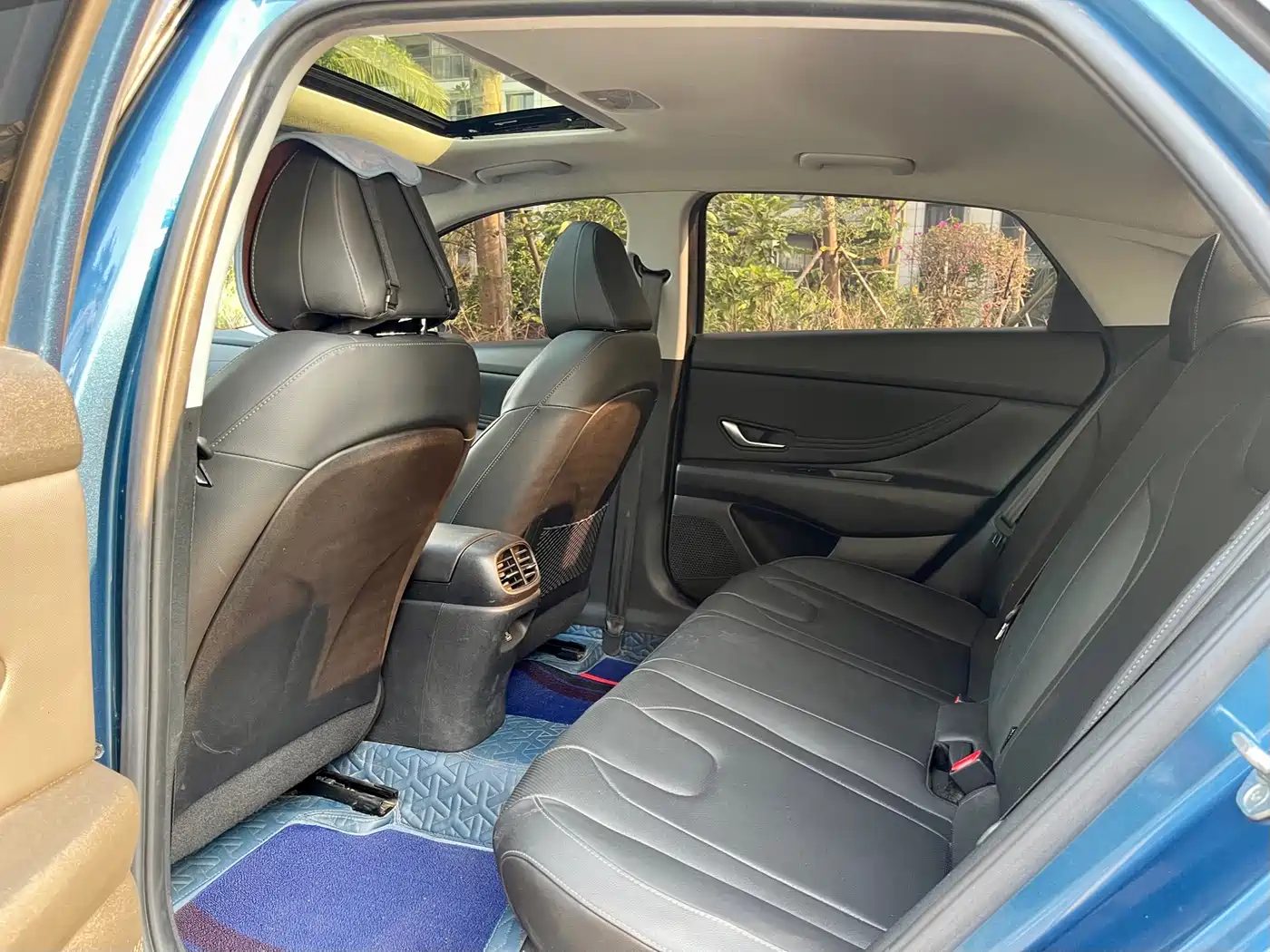 Hyundai Elantra 2022 1.5L CVT LUX Premium Edition фото 6