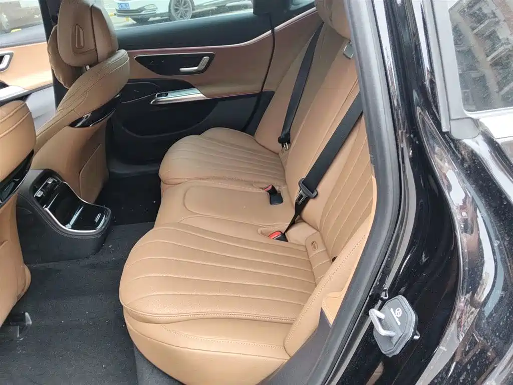Mercedes-Benz E-Class 2025 E 260 L фото 14