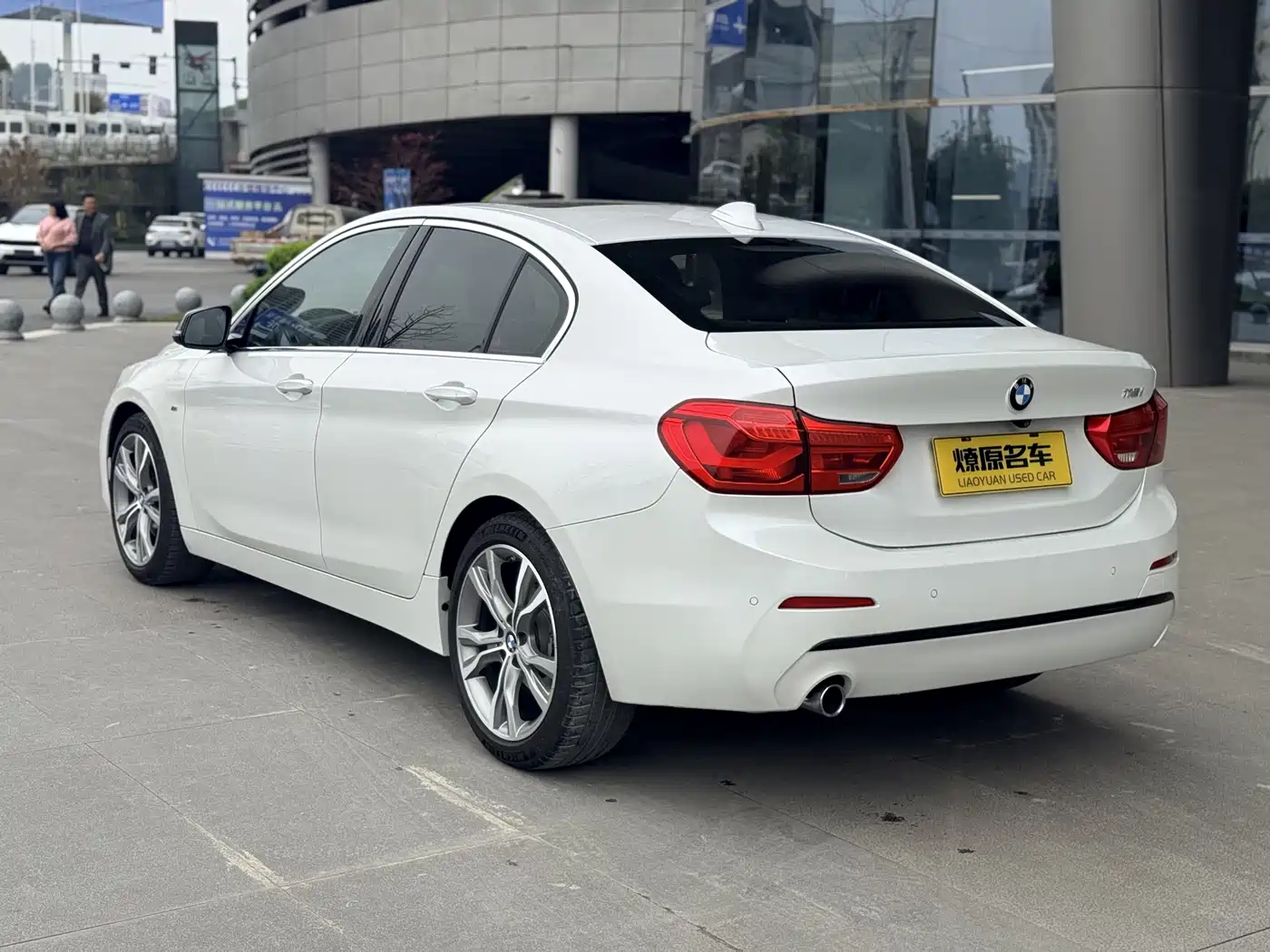 BMW 1 Series 2018 118i Sport Edition фото 5