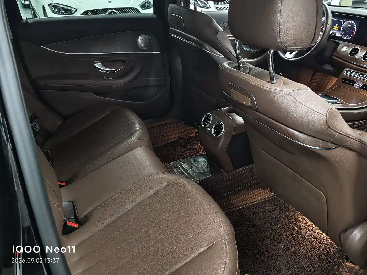 Фото 8 - Mercedes-Benz E-Class