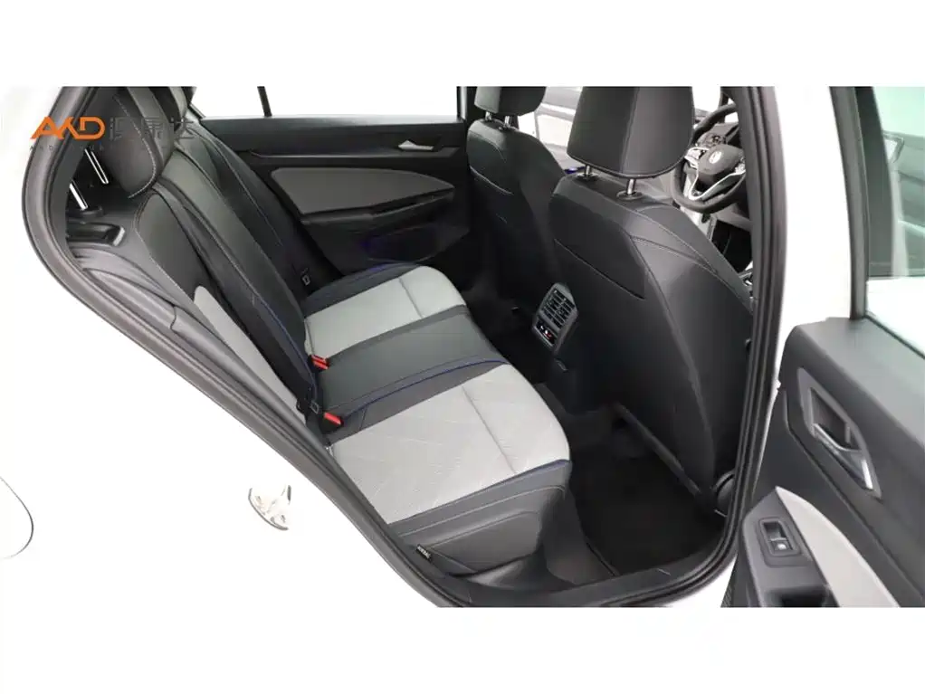 Фото 8 - Volkswagen Golf