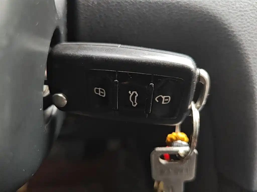 Volkswagen Bora 2014 1.6L Automatic Comfort Edition фото 12