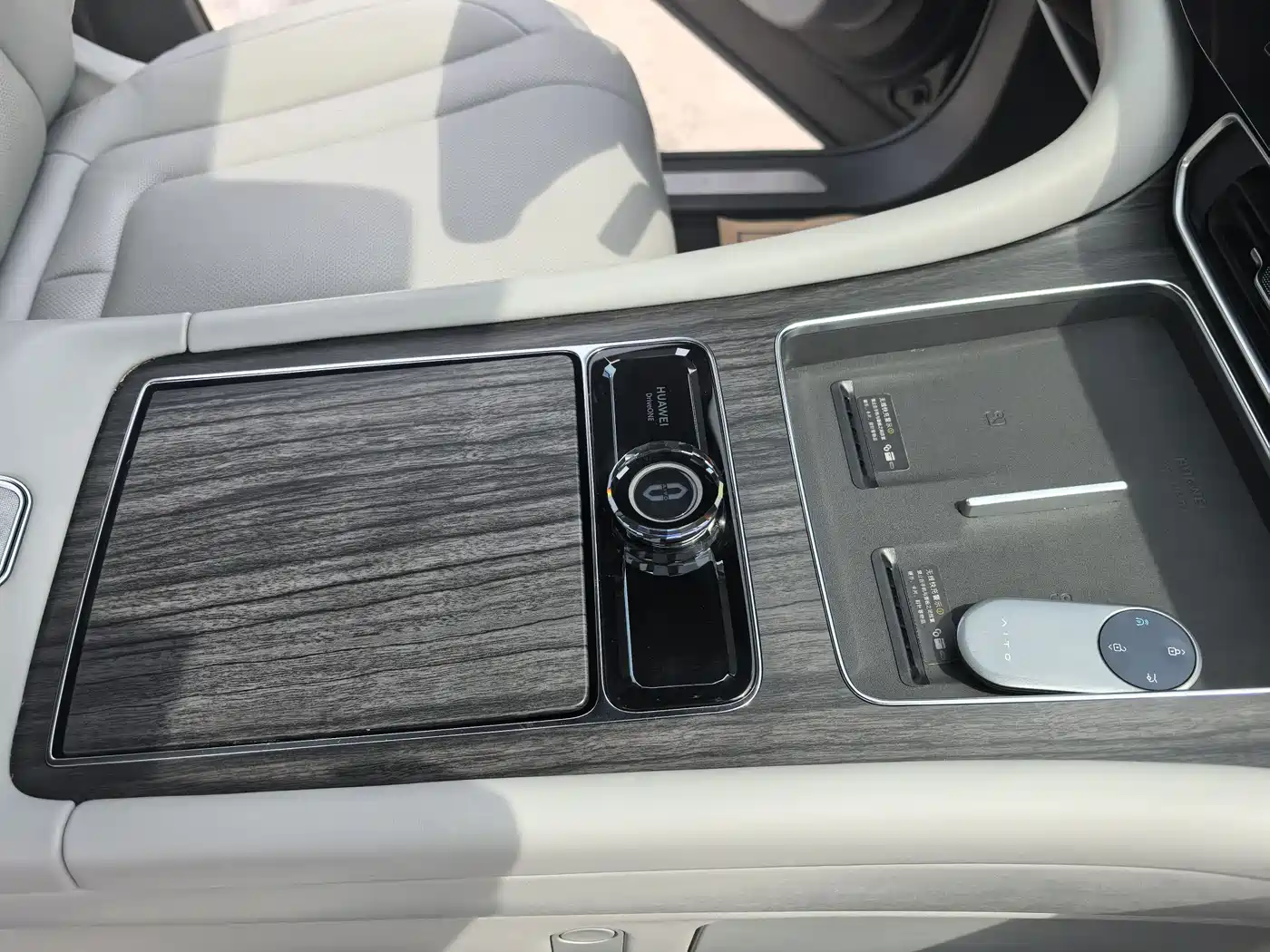 AITO Wenjie AITO M9 2024 Range Extender Ultra 52kWh 6-seater фото 17