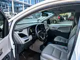 Photo 4 - Toyota Sienna