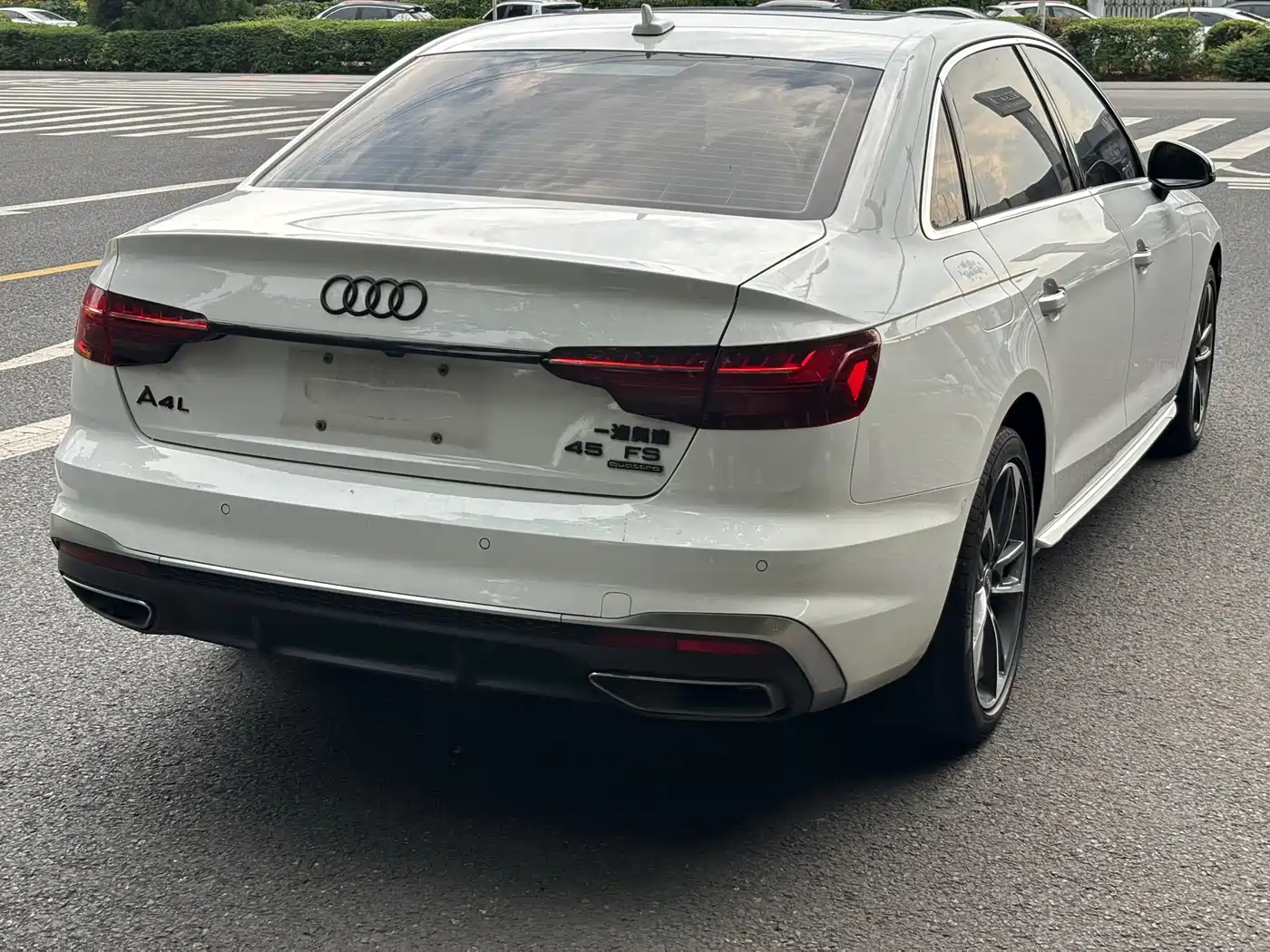 Фото 14 - Audi A4L