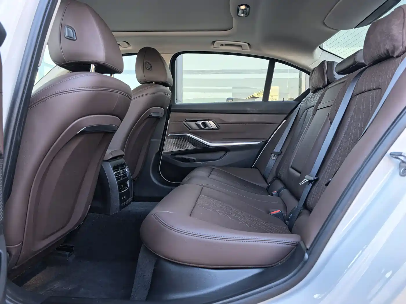 BMW 3 Series 2024 325Li M Sport Package фото 12