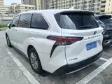 Photo 7 - Toyota Sienna