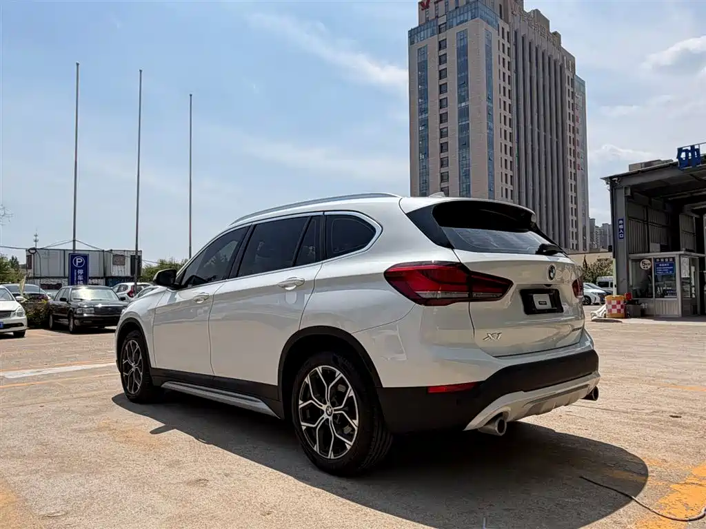BMW X1 2022 sDrive20Li Fashion фото 7