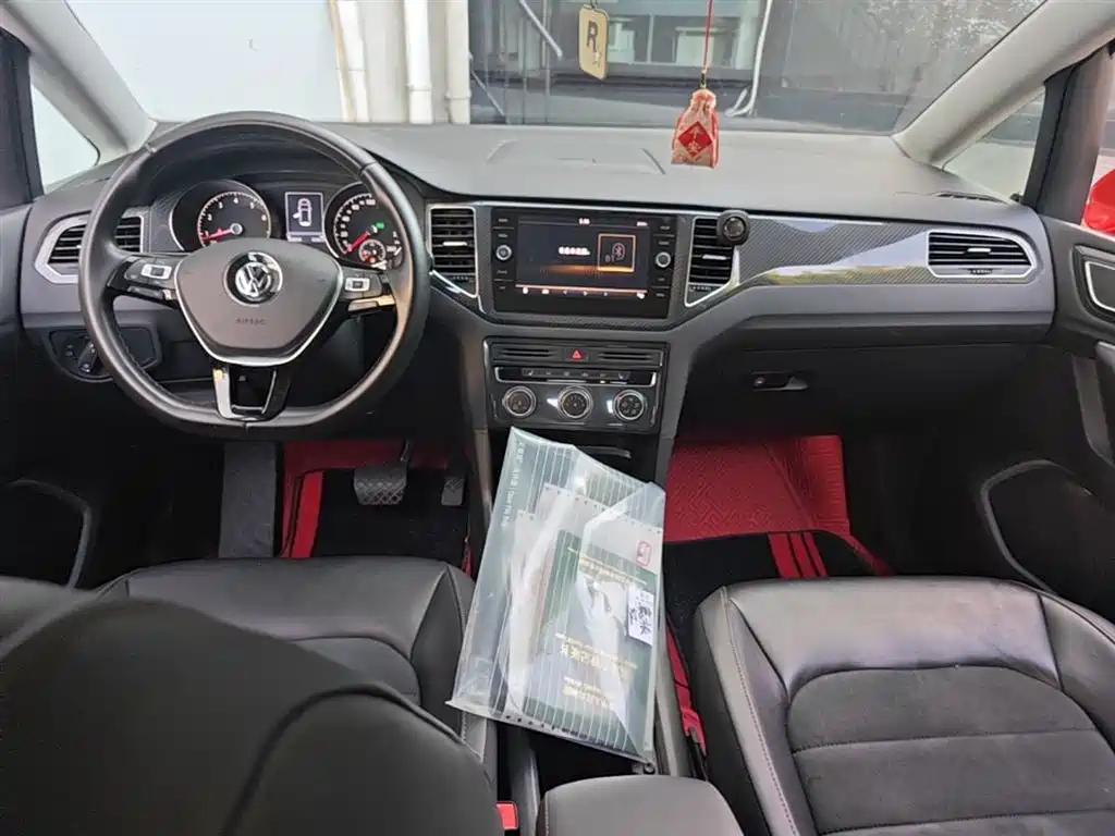 Volkswagen Golf Sportsvan 2018 230TSI Automatic Luxury фото 16