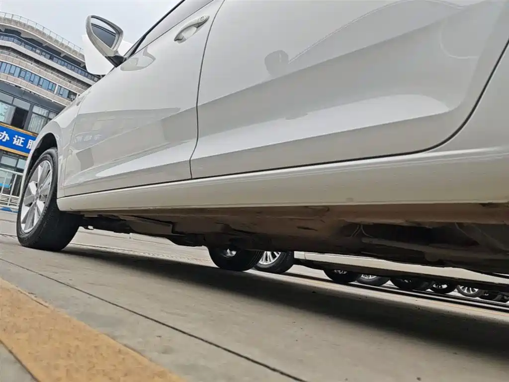Škoda Rapid 2016 1.6L Automatic Pioneer Edition фото 22
