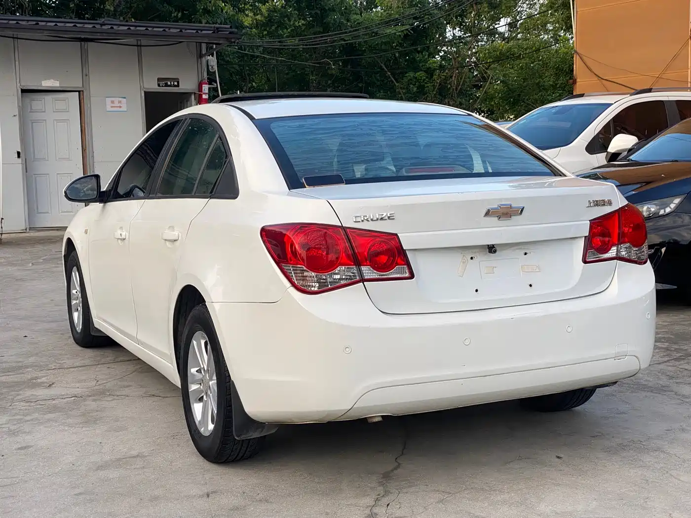Photo 14 - Chevrolet Cruze