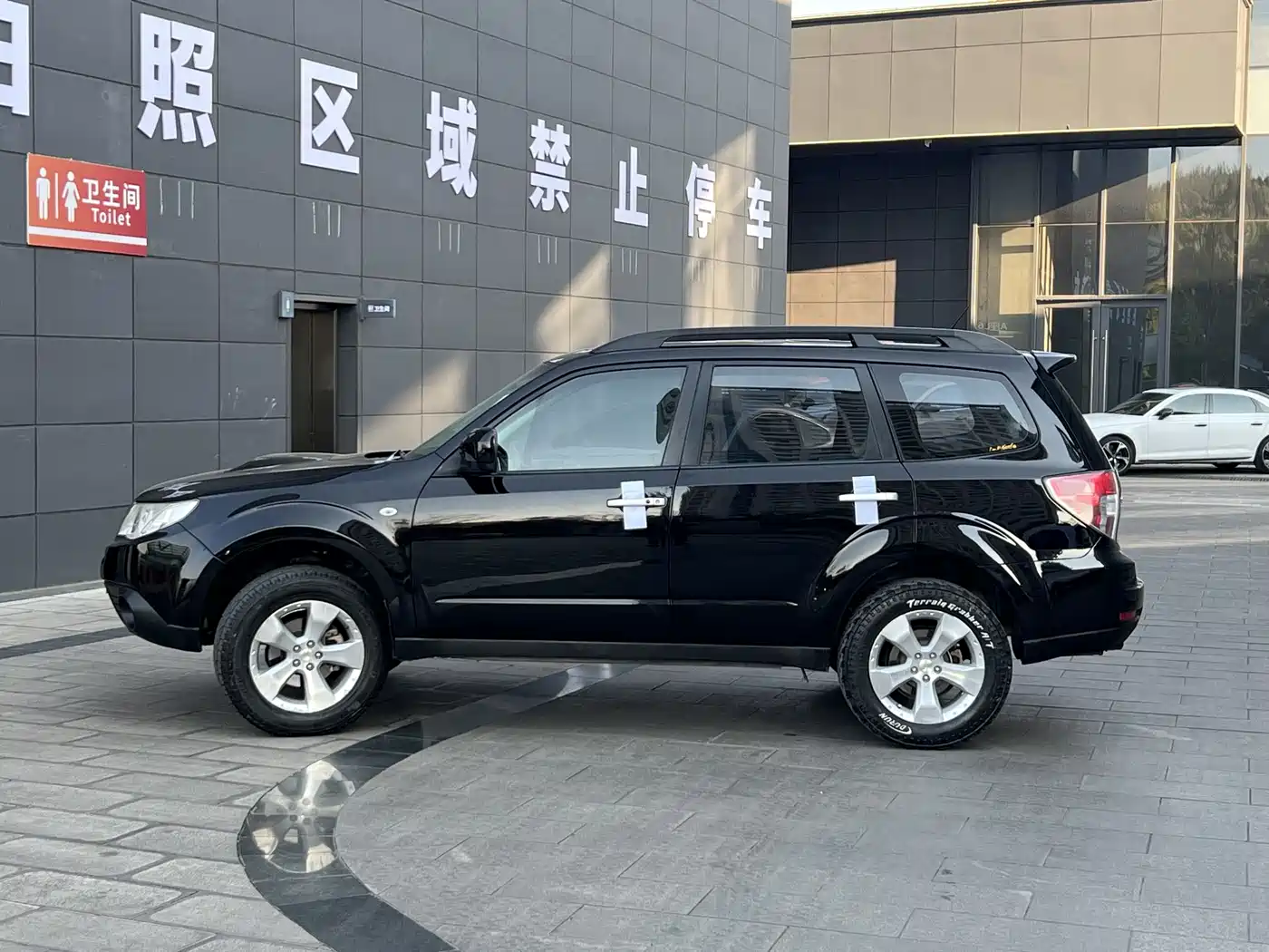 Subaru Forester 2010 2.5XT Luxury Navigation Edition фото 8