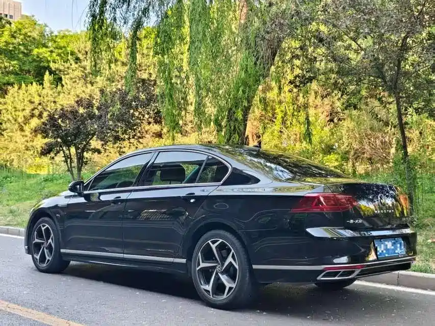 Volkswagen Magotan 2023 Model 2 Million Commemorative Edition 330TSI DSG Luxury фото 2