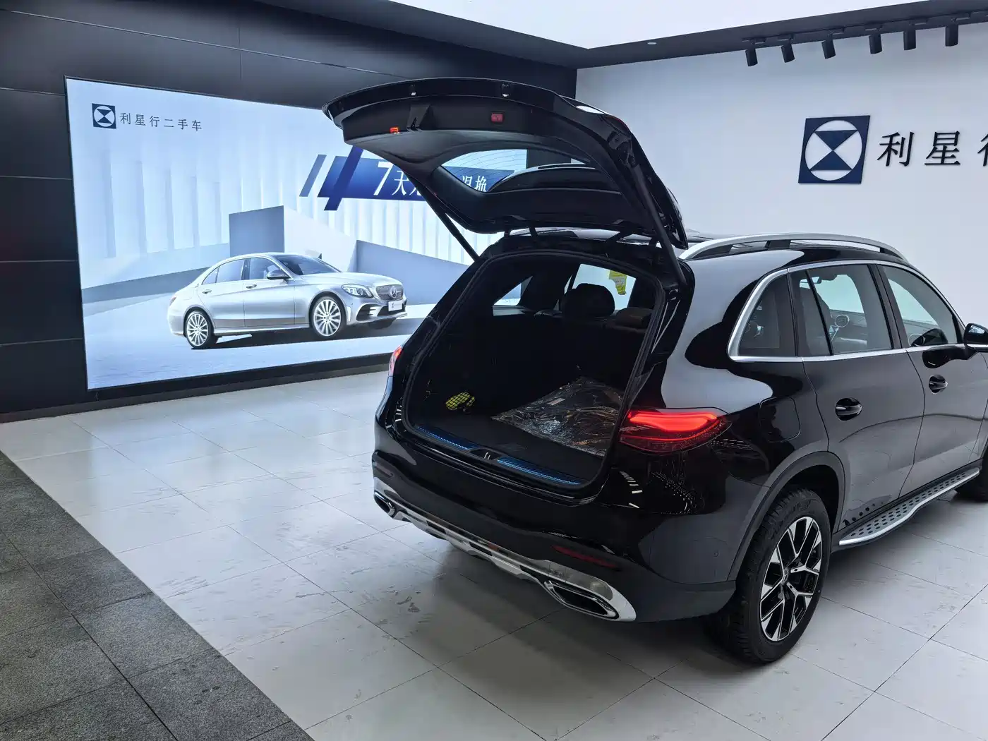 MERCEDES-BENZ GLC