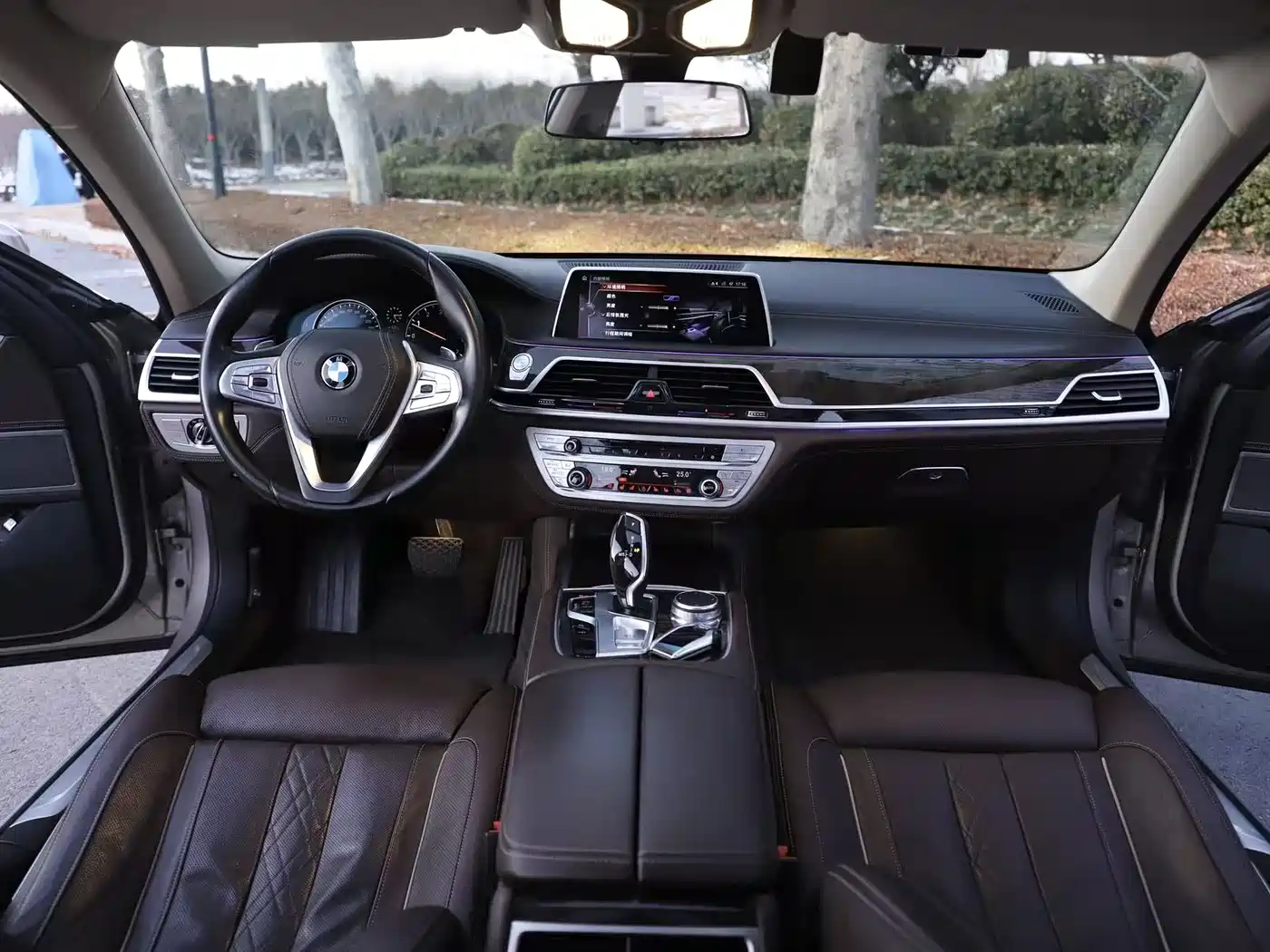 BMW 7 Series 2016 740Li Leading Edition фото 11