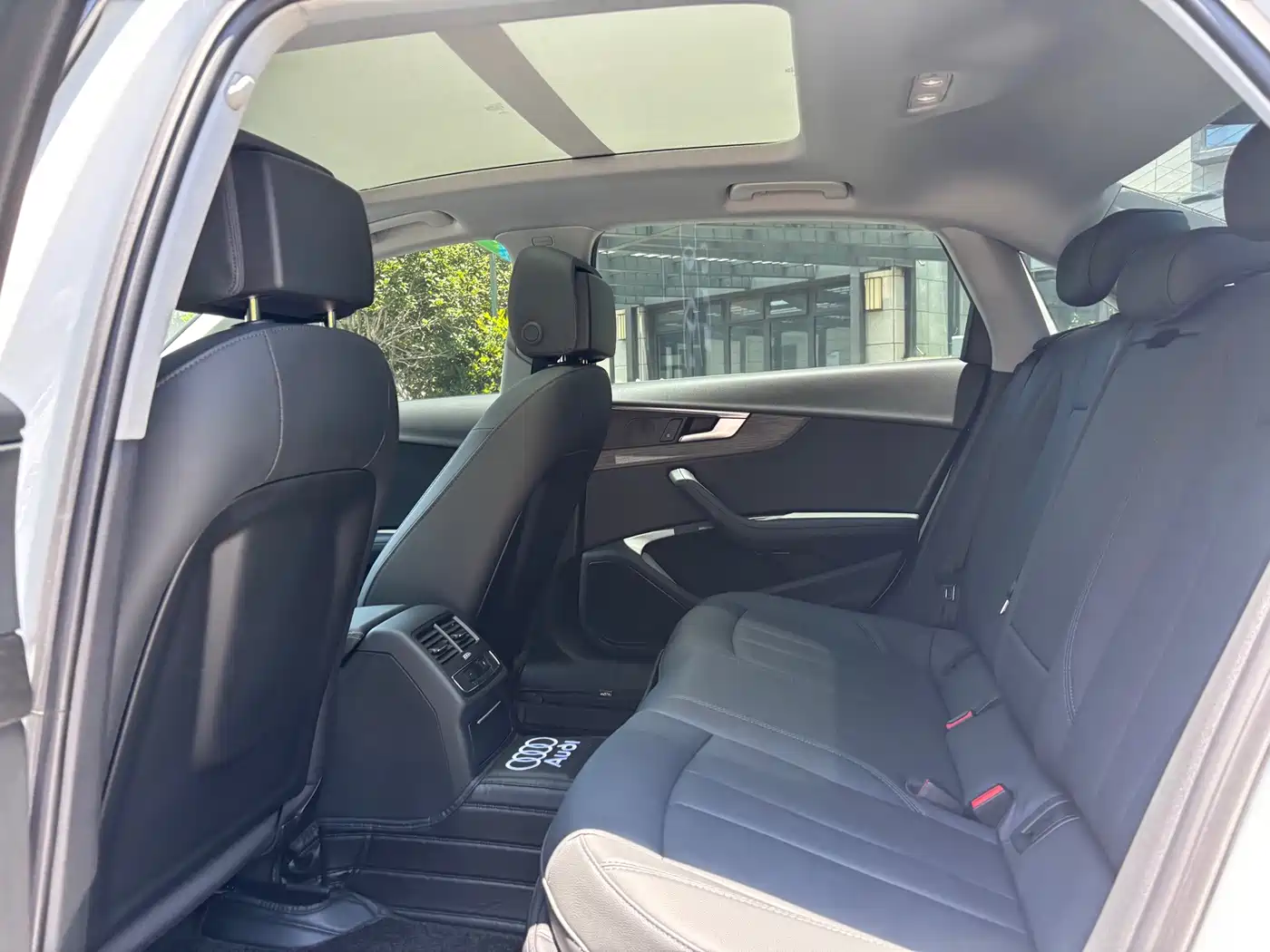 Фото 13 - Audi A4L