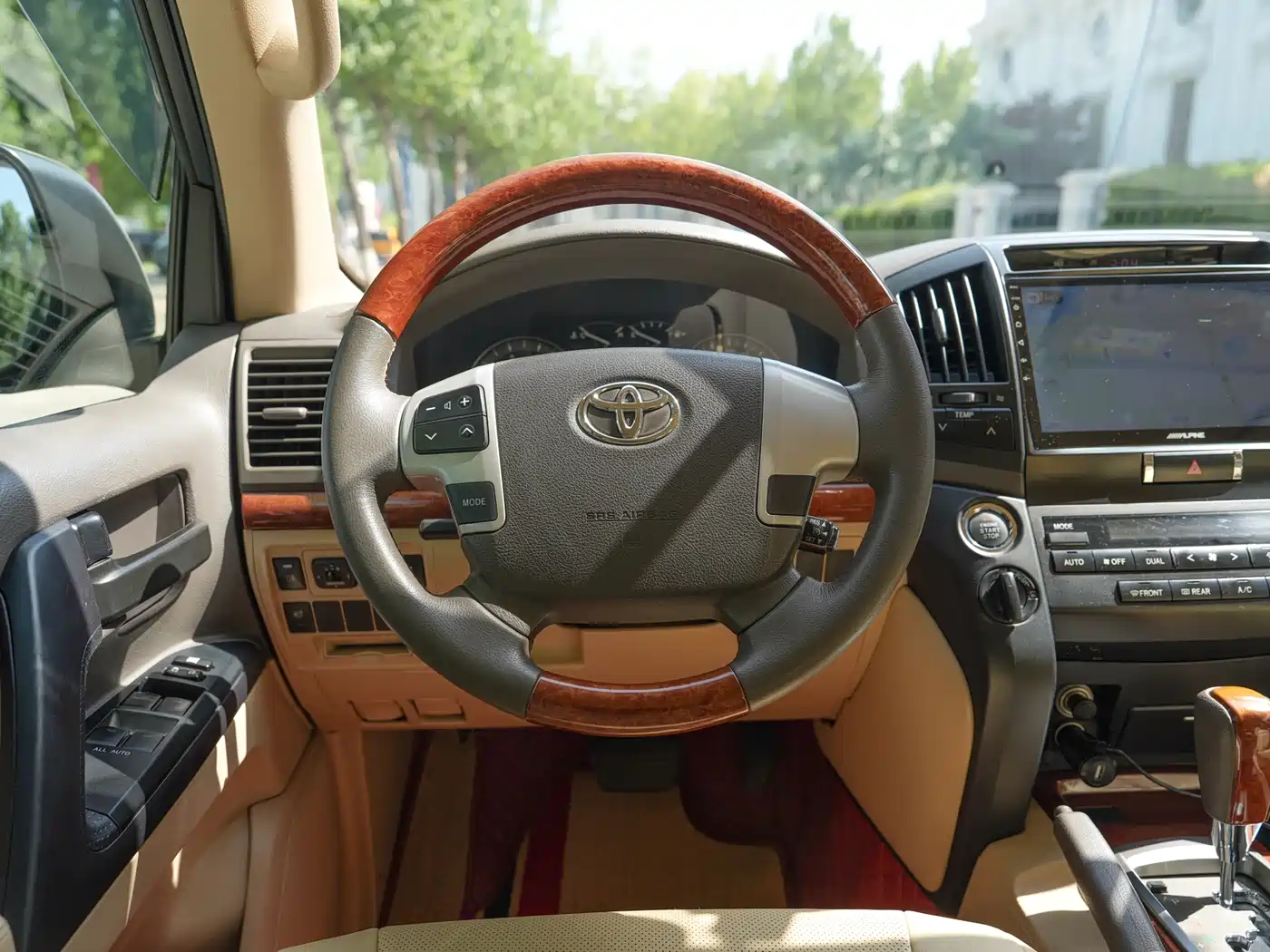 Toyota Land Cruiser (Import) 2016 2015 4.0L V6 Middle East Low Configuration Edition