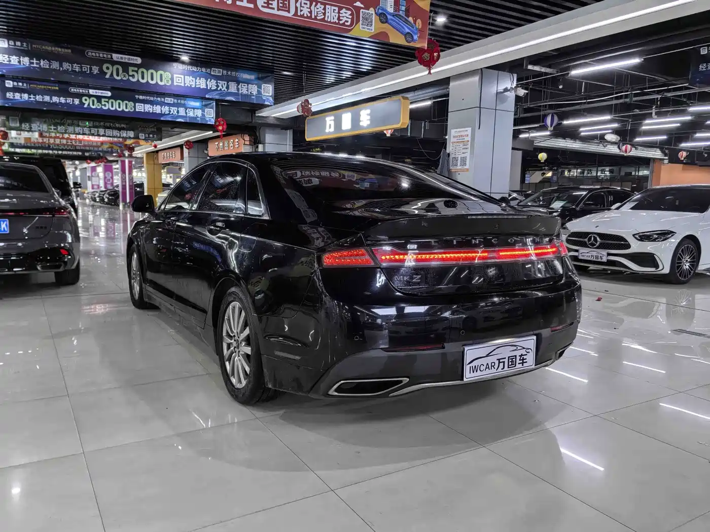 Фото 8 - Lincoln MKZ