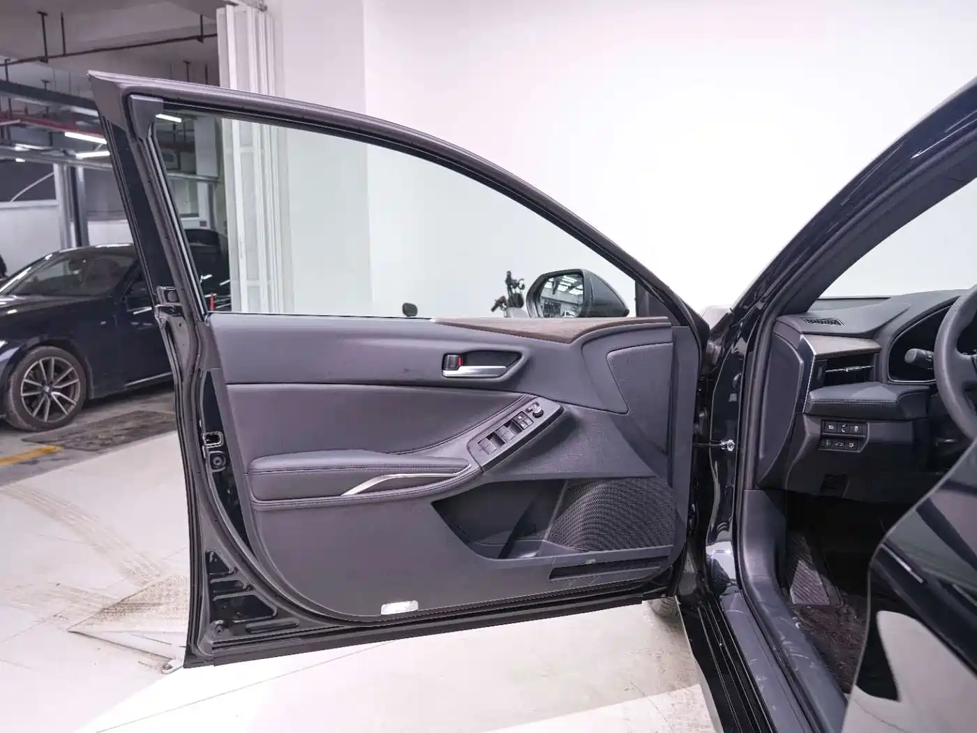 Toyota Avalon 2024 Model 2.0L Progressive Edition фото 11