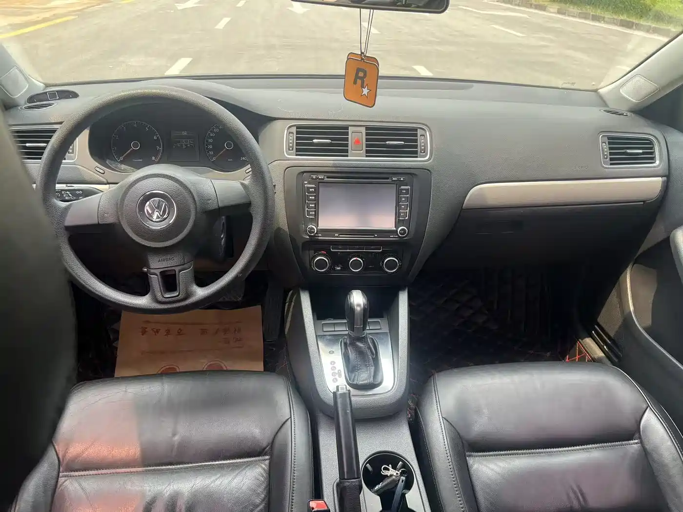 Volkswagen Sagitar 2012 1.6L Automatic Comfort Type фото 12