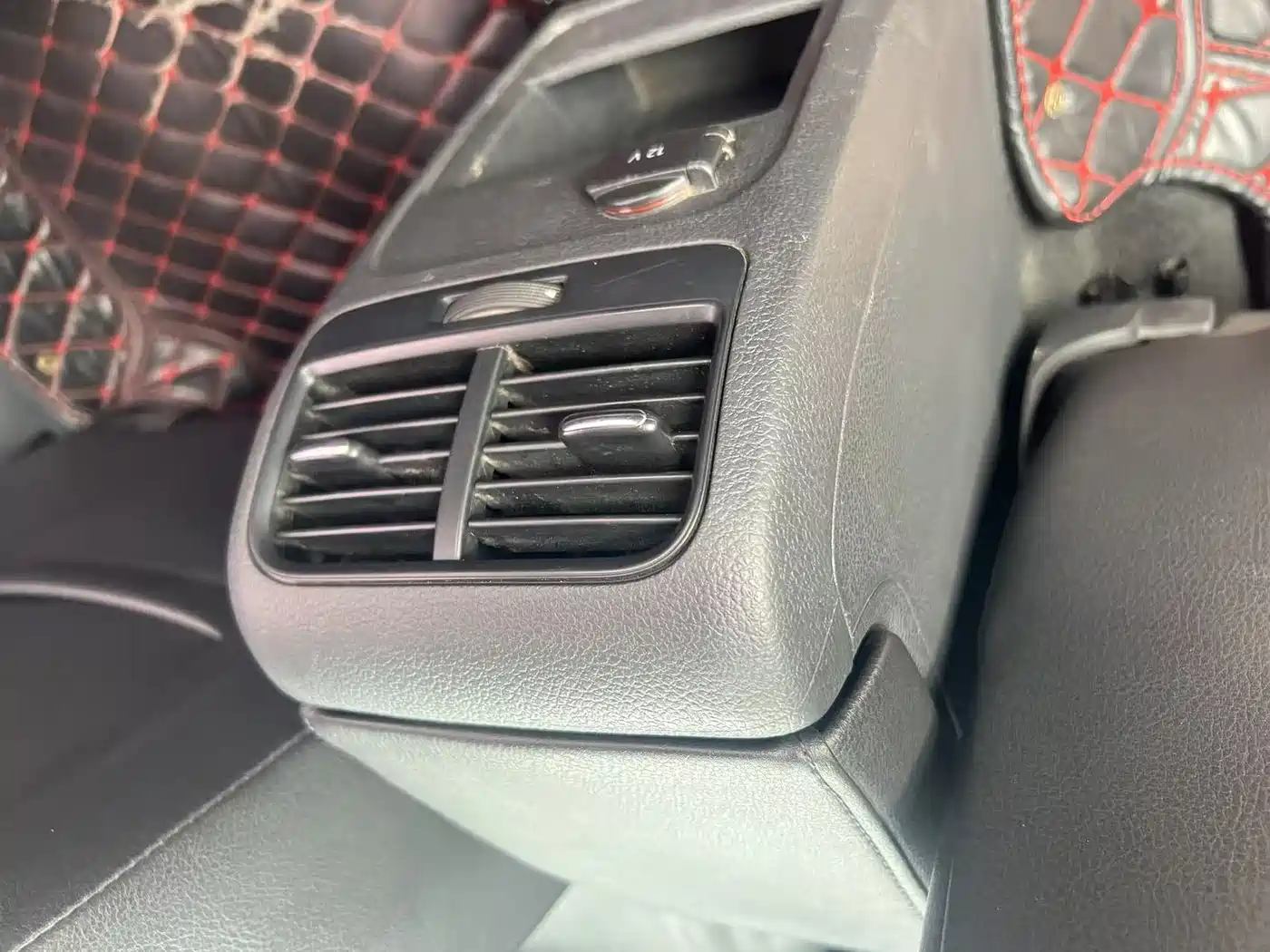Volkswagen Sagitar 2012 1.6L Automatic Comfort Type фото 13