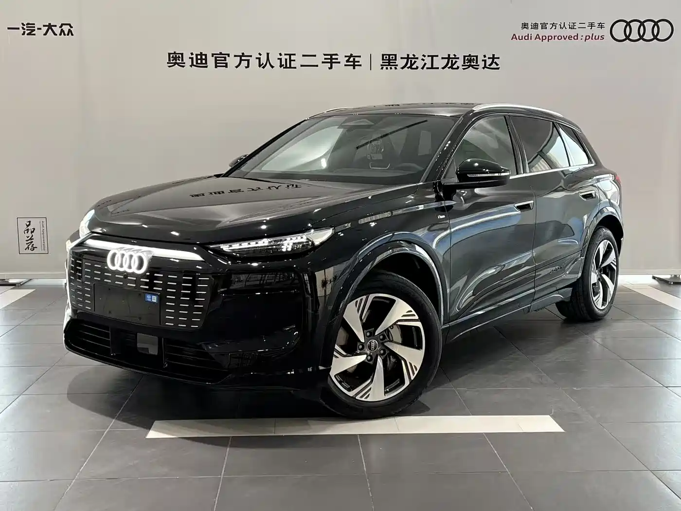 AUDI Q6L E TRON