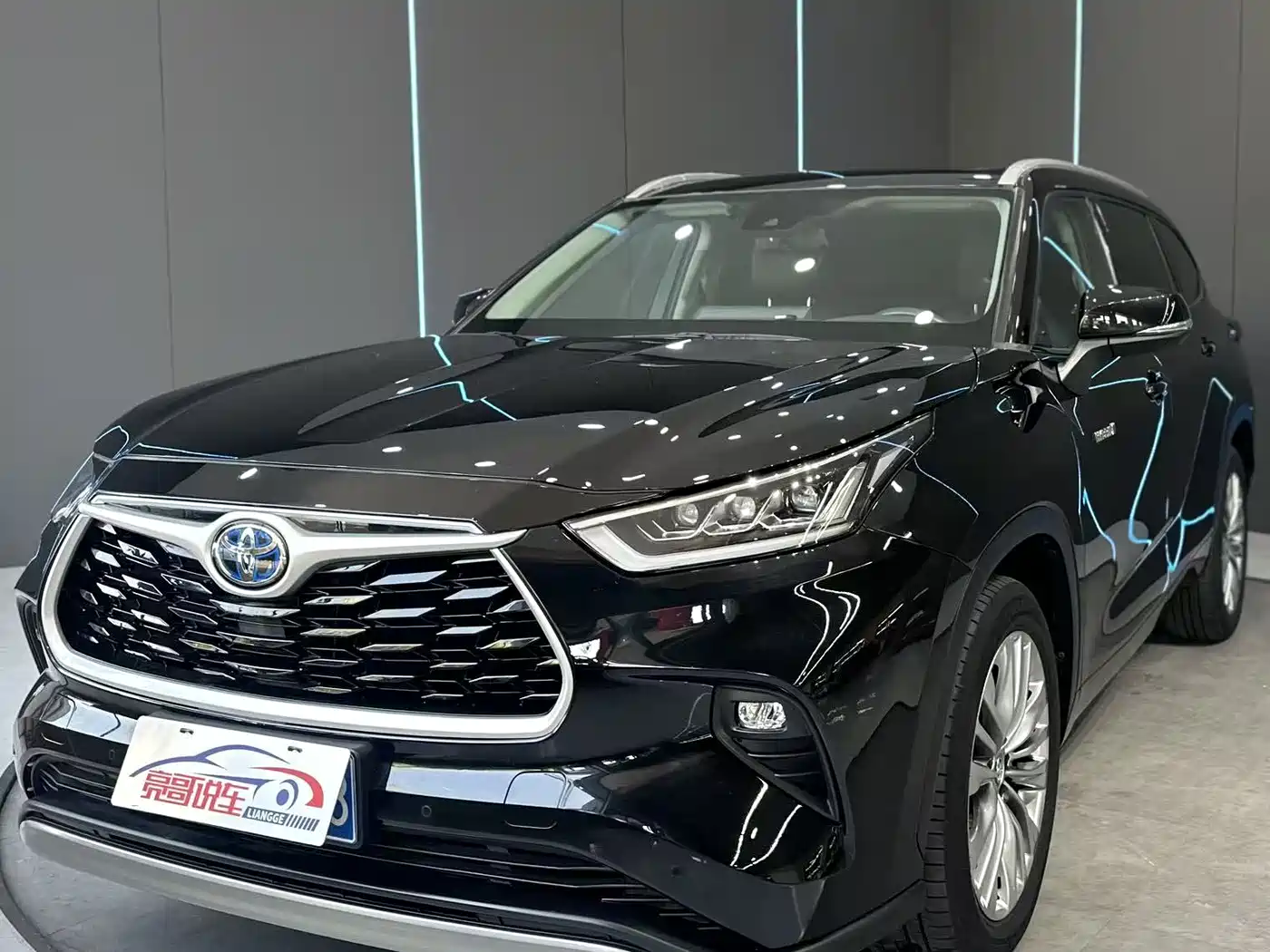 TOYOTA HIGHLANDER
