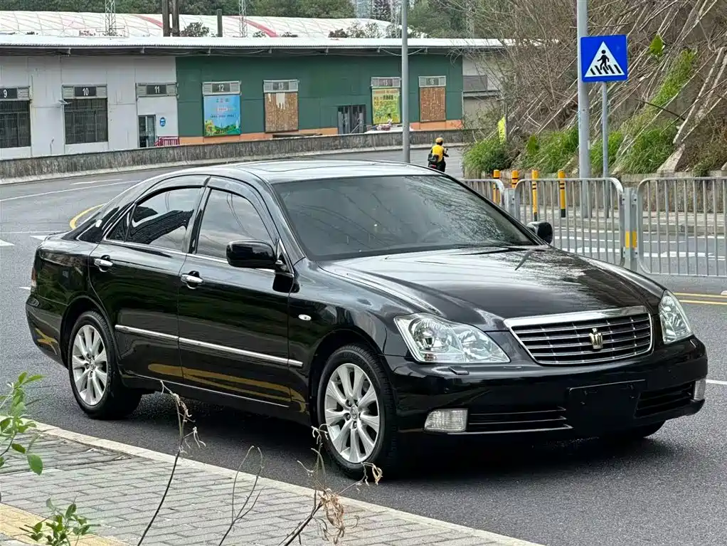 Toyota Crown 2009 2.5L Royal Special Enhanced Edition фото 3