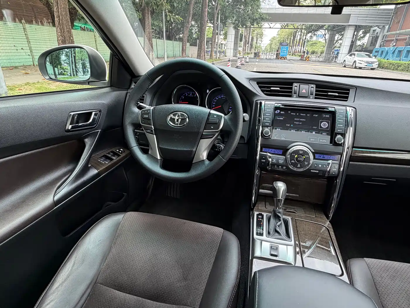 Toyota Reiz 2013 2.5V Shangrui Navigation Edition фото 14