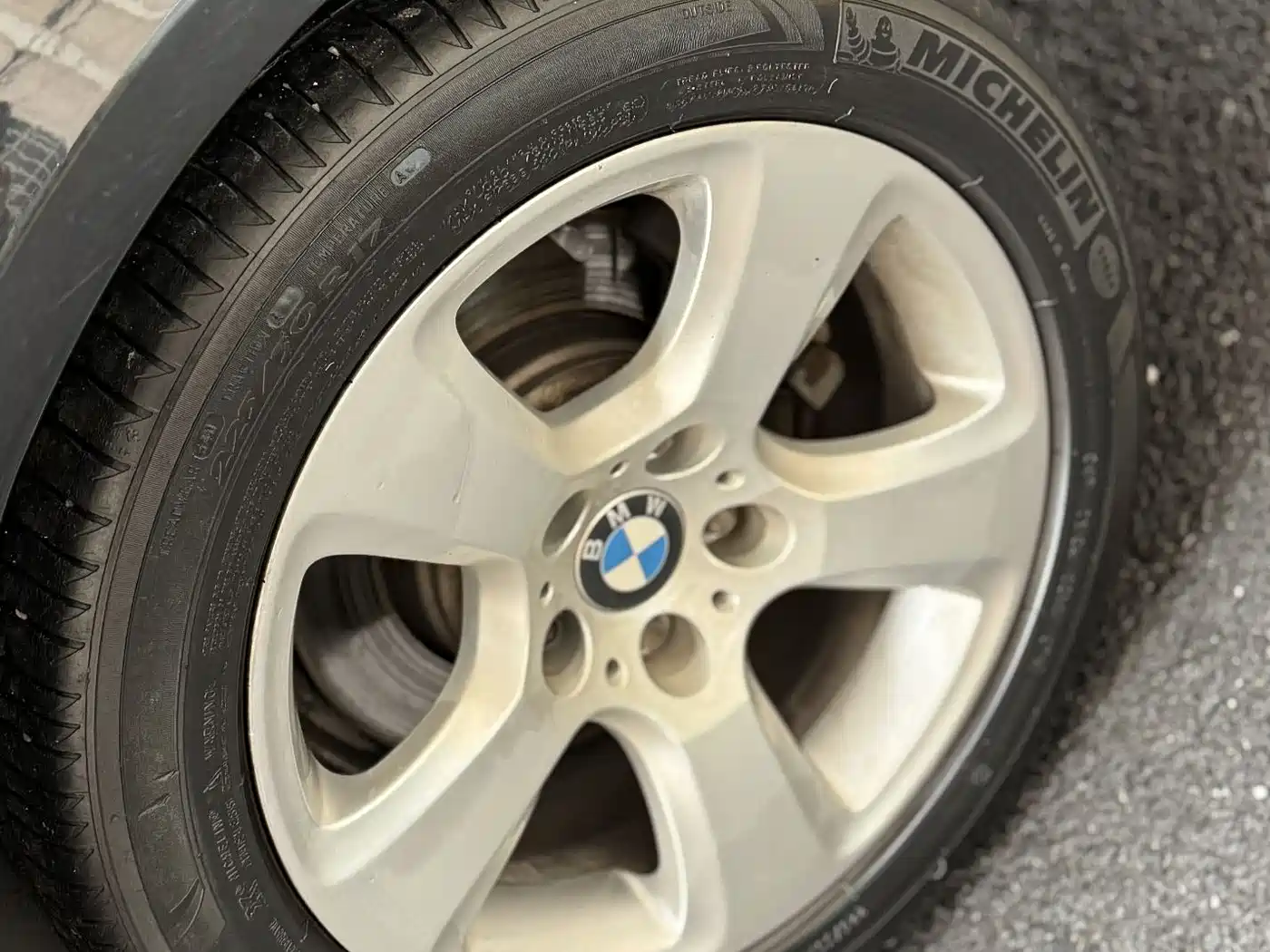 BMW 5 Series 2010 523Li Leading фото 17