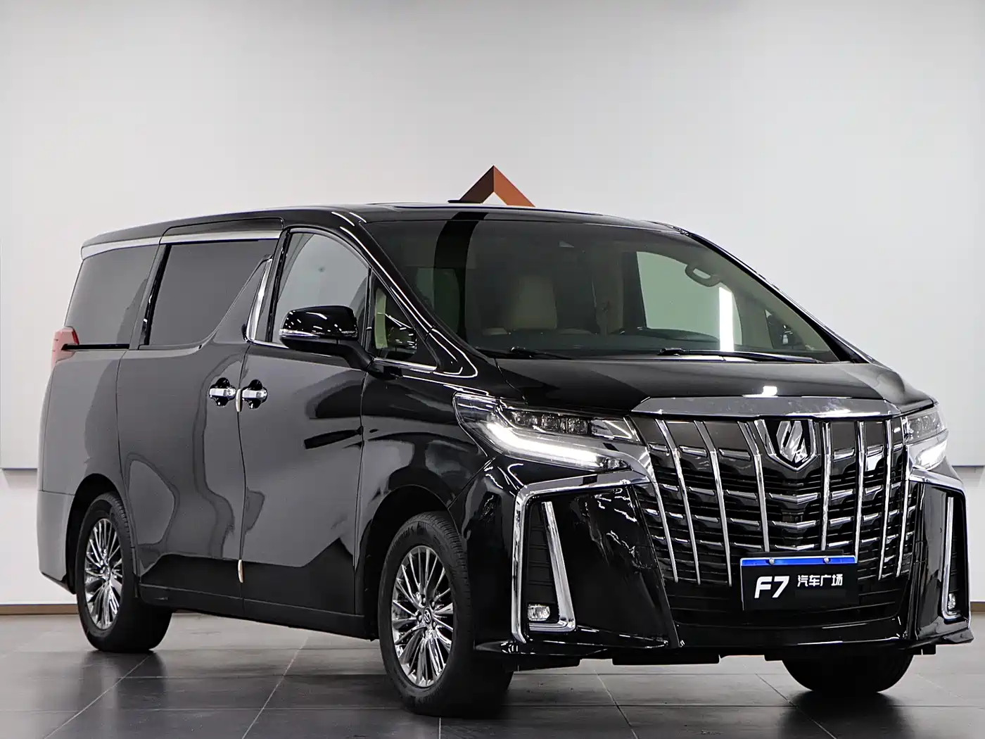 Toyota Vellfire 2021 Crown Hybrid 2.5L HV Supreme Edition фото 3