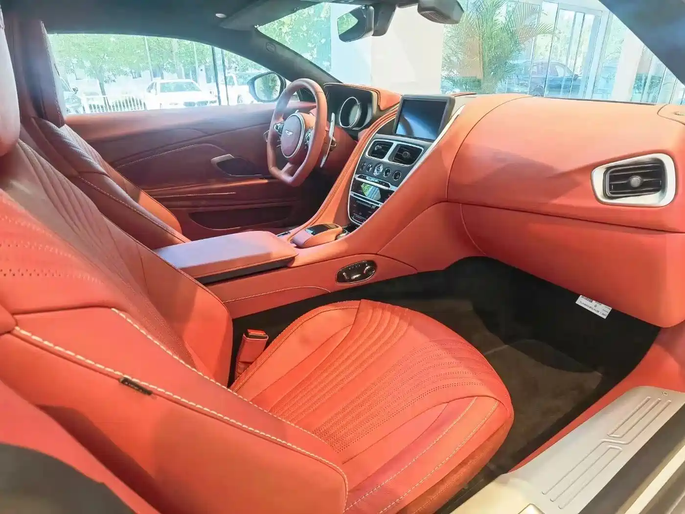 ASTON MARTIN DB11