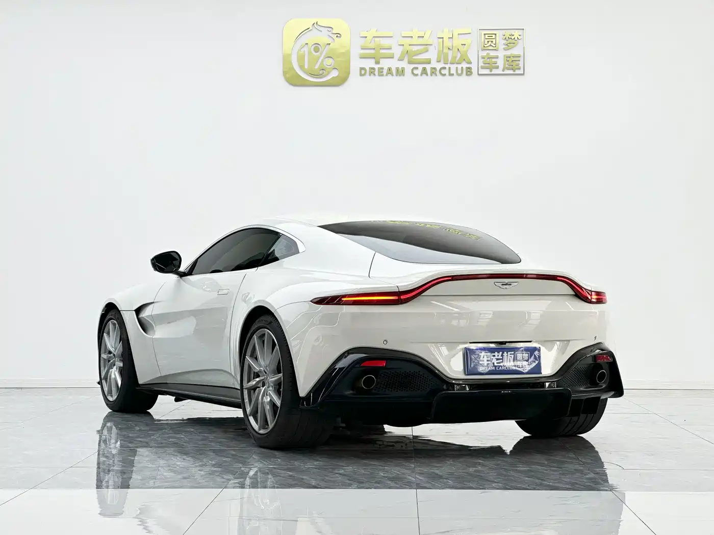 Aston Martin V8 Vantage 2020 2018 4.0T V8 Coupe